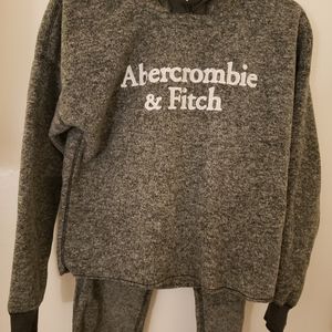 Womens Grey Abercrombie & Fitch sweatpants size xx small & sweater size xs.